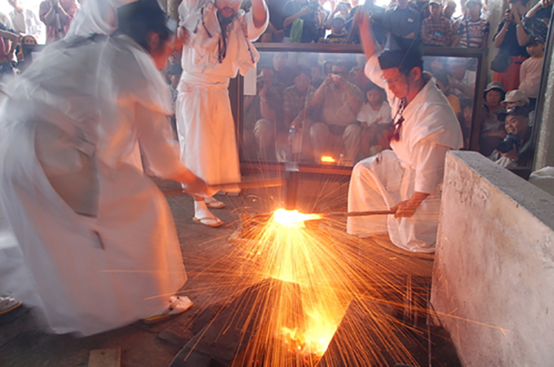 Traditional Japanese Sword Forging Demonstration