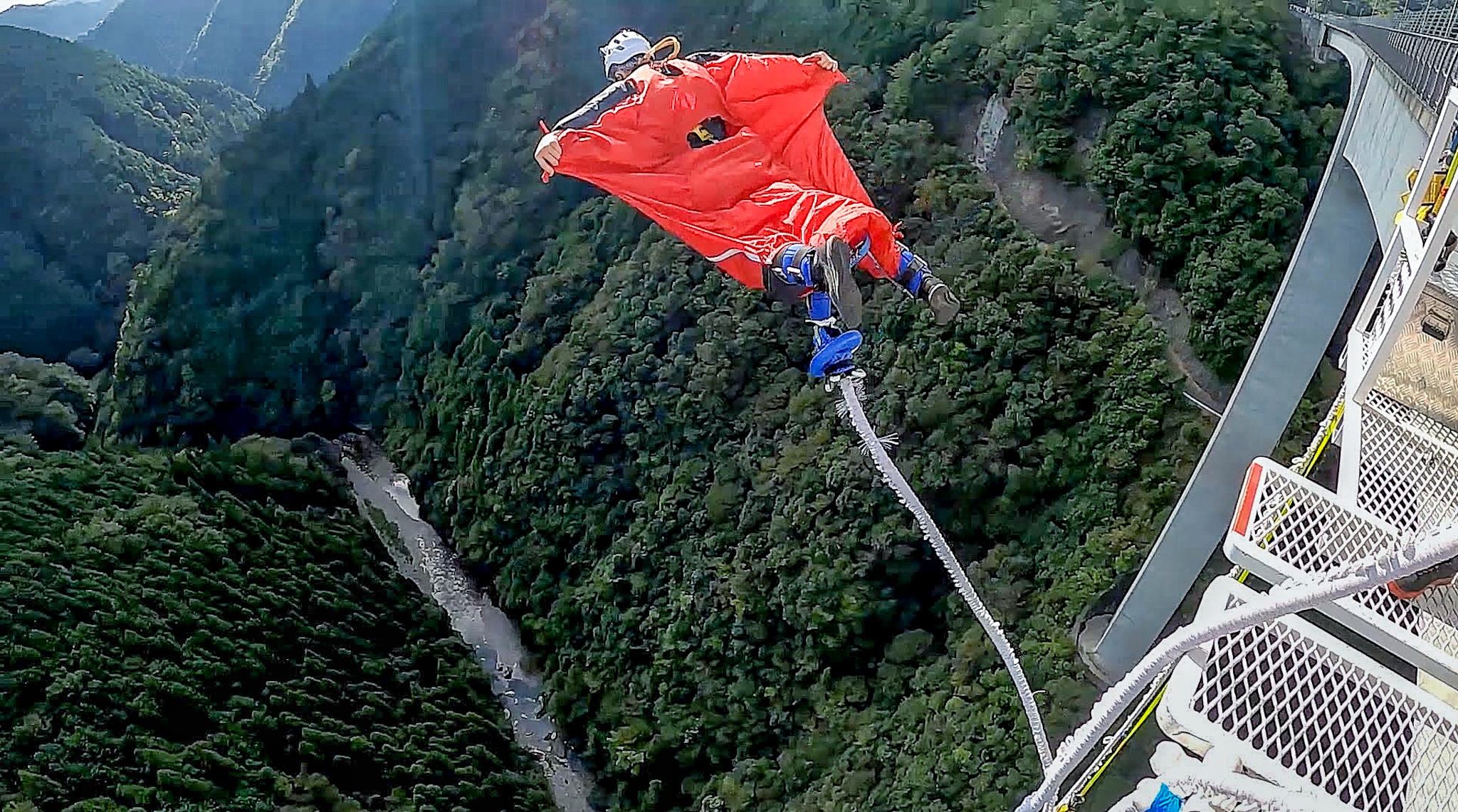 Japan's Highest Bungy Jump Now in Yaotsu